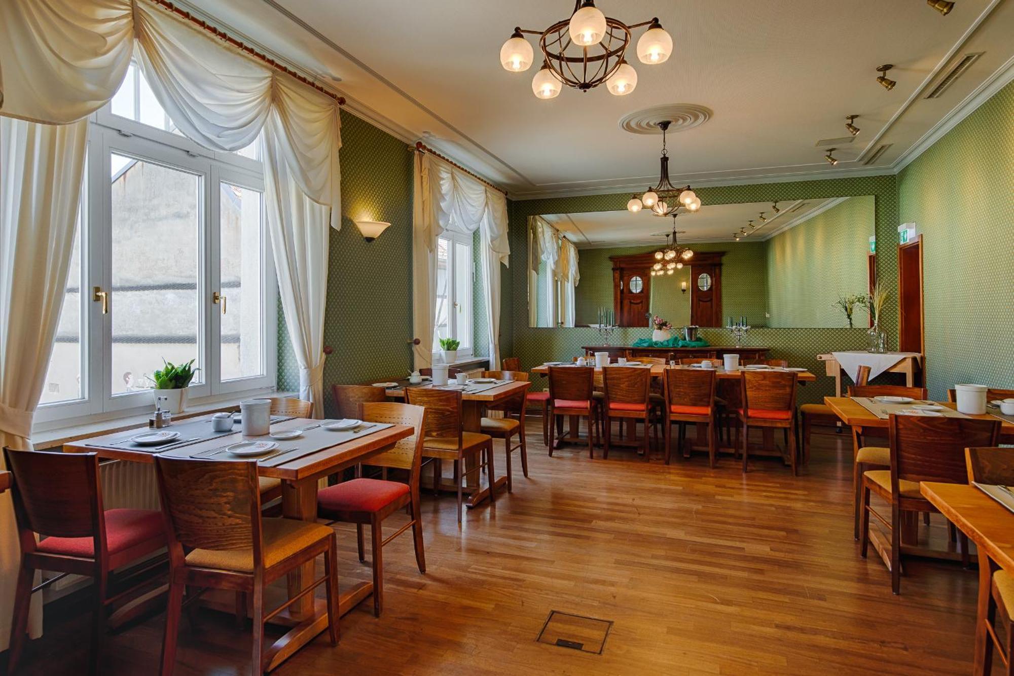 Hotel Fuersteneck Bernburg Esterno foto