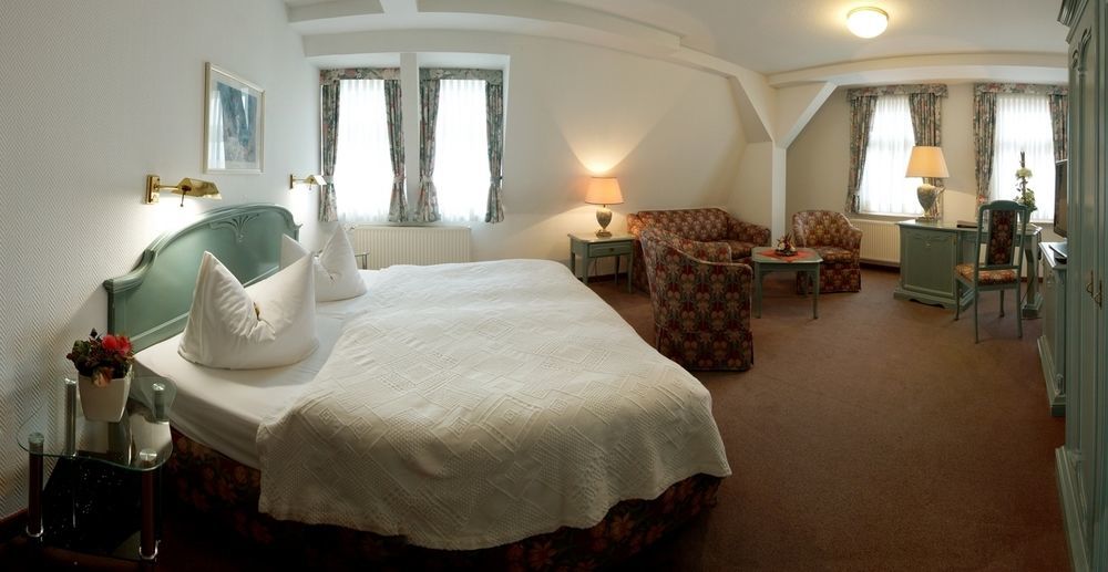 Hotel Fuersteneck Bernburg Esterno foto
