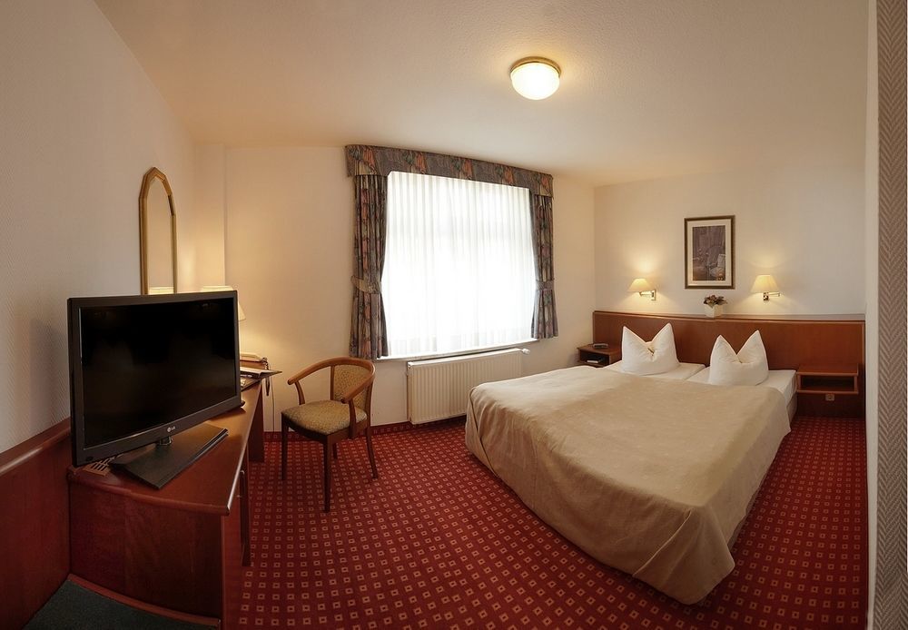Hotel Fuersteneck Bernburg Esterno foto