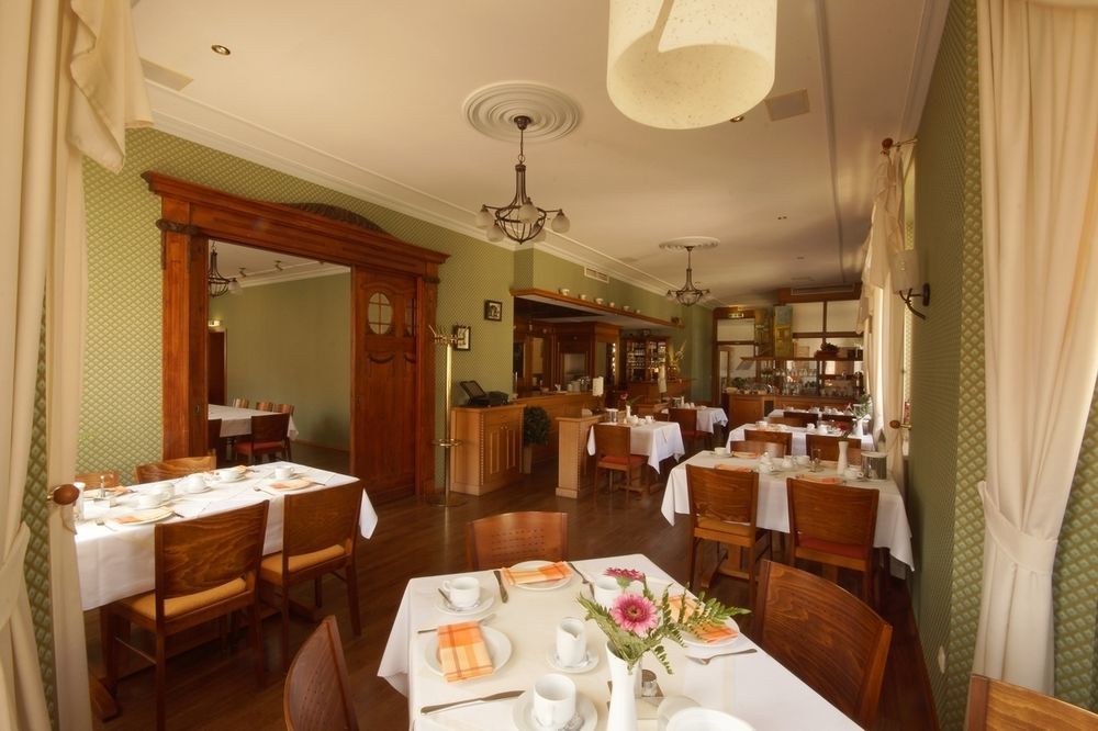 Hotel Fuersteneck Bernburg Esterno foto