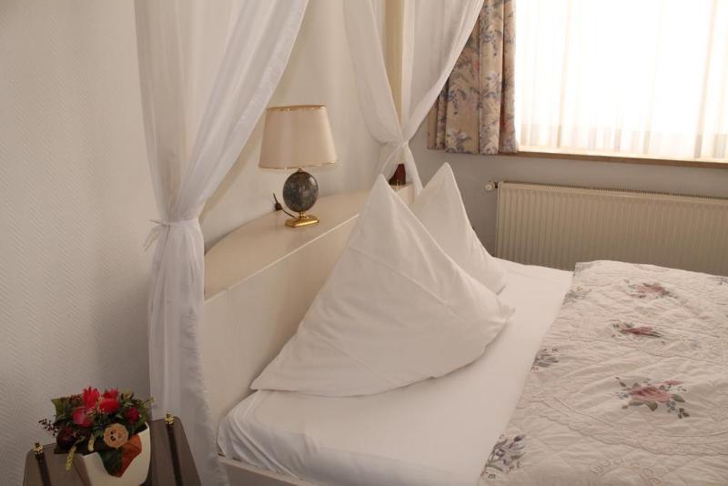 Hotel Fuersteneck Bernburg Esterno foto