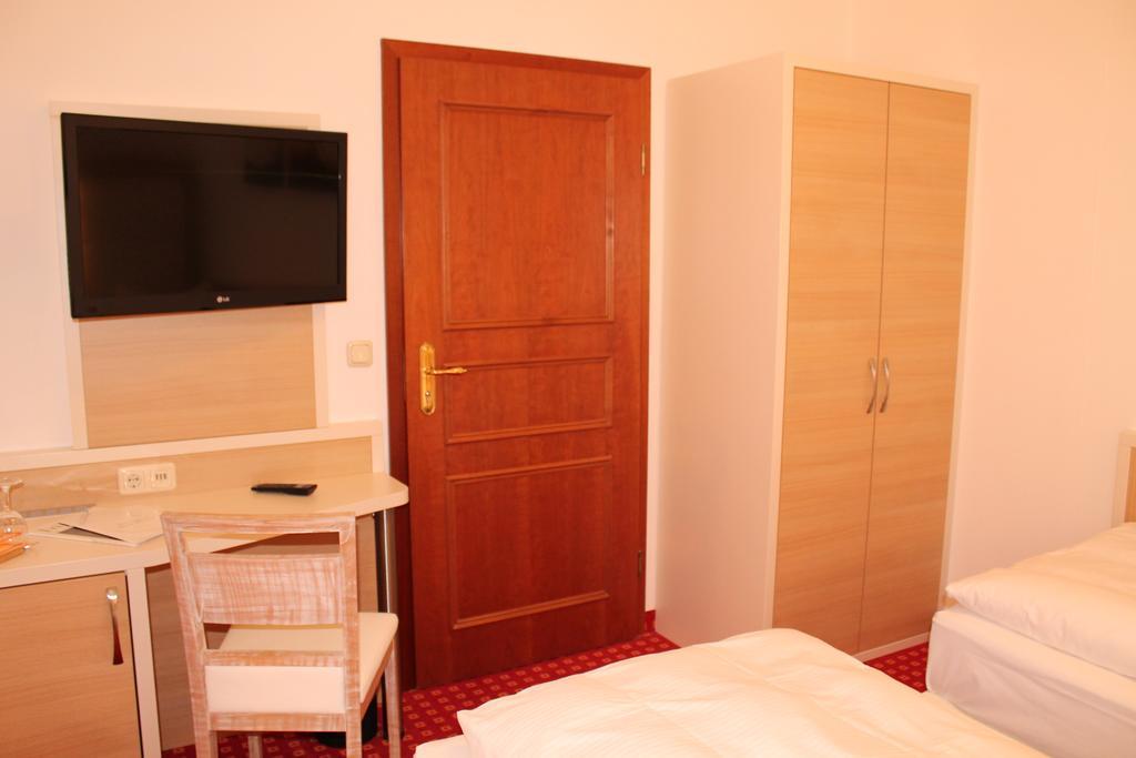 Hotel Fuersteneck Bernburg Esterno foto