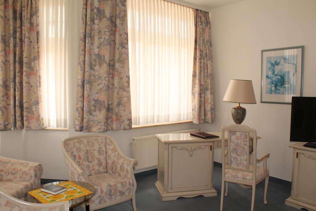 Hotel Fuersteneck Bernburg Esterno foto