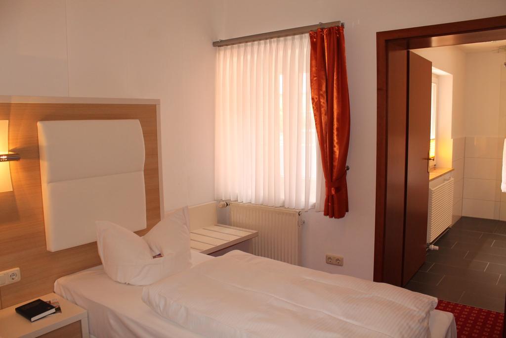 Hotel Fuersteneck Bernburg Esterno foto