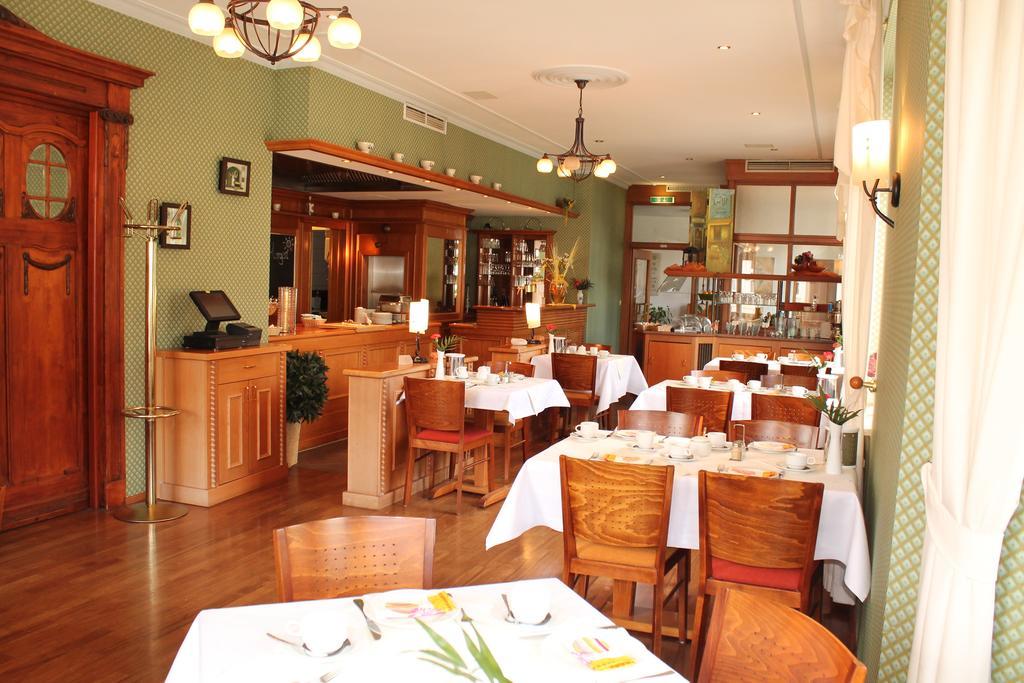 Hotel Fuersteneck Bernburg Esterno foto