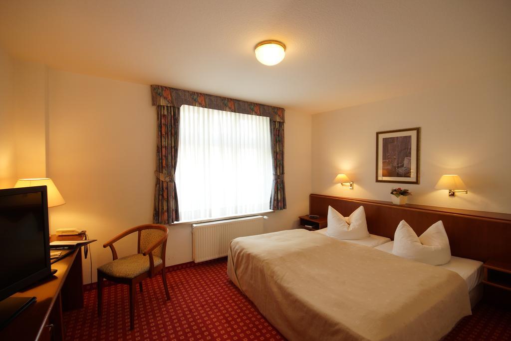 Hotel Fuersteneck Bernburg Esterno foto