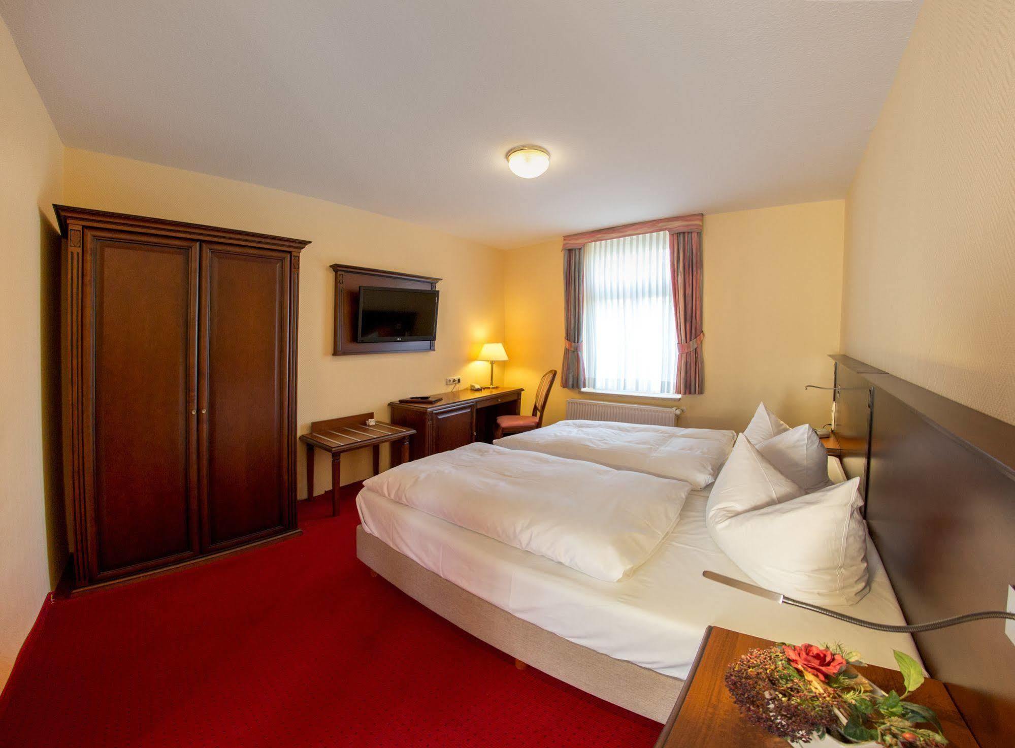 Hotel Fuersteneck Bernburg Esterno foto